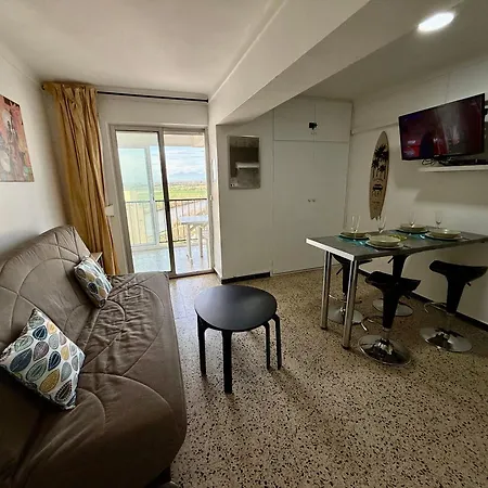 Awaydays - Karina - 1st Sea Line Apartment Empuriabrava