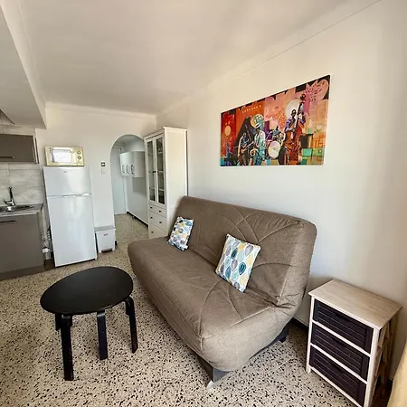 Awaydays - Karina - 1st Sea Line Apartment