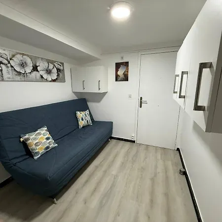 Awaydays - Karina - 1st Sea Line Apartment