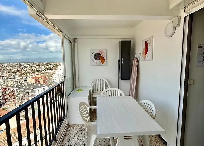 Awaydays - Karina - 1st Sea Line Apartment *