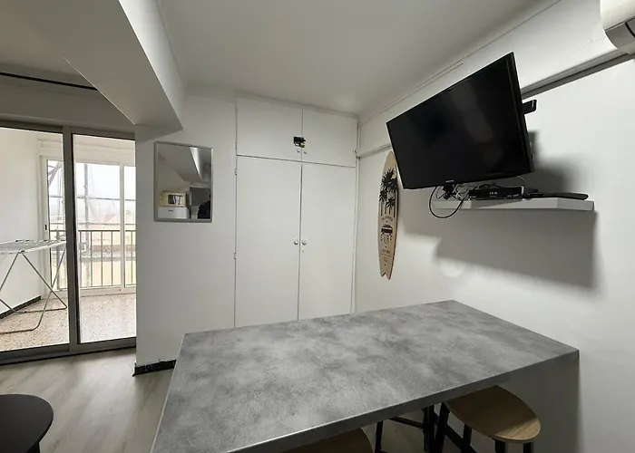 Awaydays - Karina - 1st Sea Line Apartment
